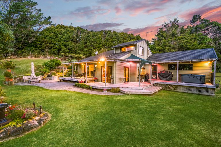 Photo of property in 168 Carter Road, Oratia, Auckland, 0604