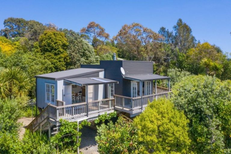 Photo of property in 1a Rakaunui Street, Raglan, 3297