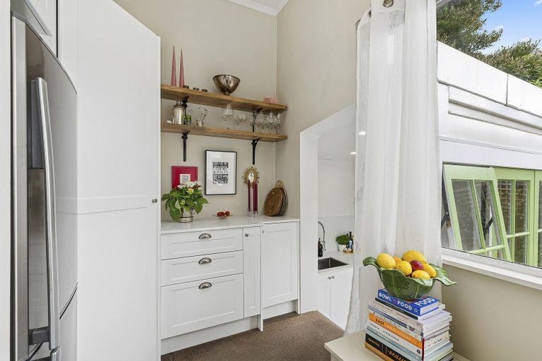 Photo of property in 10 Saint Mary Street, Thorndon, Wellington, 6011