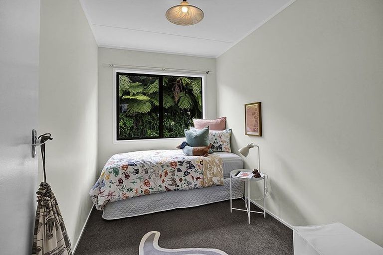 Photo of property in 118 Riversdale Drive, Merrilands, New Plymouth, 4312