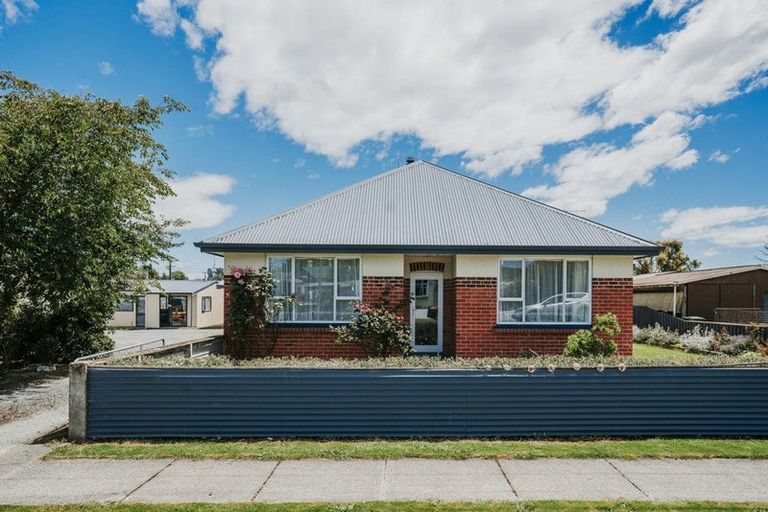 Photo of property in 18 Johnson Street, Milton, 9220