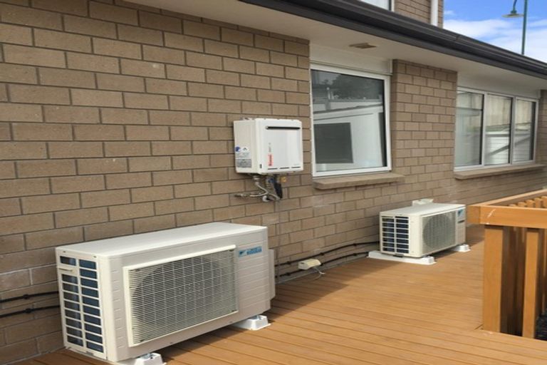 Photo of property in 24 Para Close, Fairview Heights, Auckland, 0632