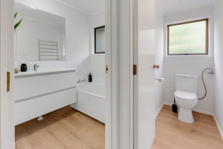 Photo of property in 21 Lastel Place, Shelly Park, Auckland, 2014