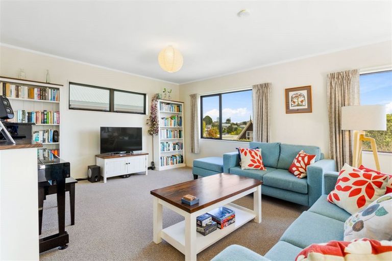 Photo of property in 4150a Great North Road, Glendene, Auckland, 0602