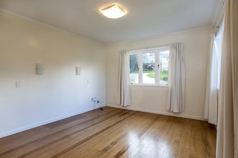 Photo of property in 25 Makiri Street, Helensville, 0800