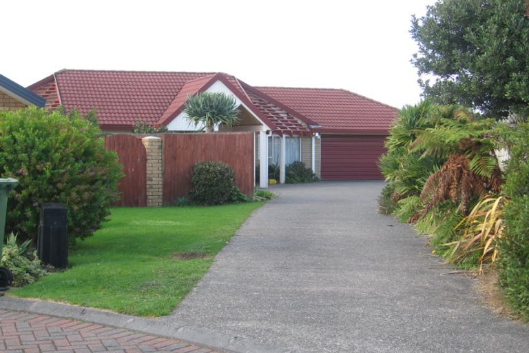 Photo of property in 15 Suncrest Drive, West Harbour, Auckland, 0618