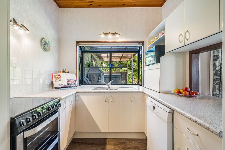 Photo of property in 168 Carter Road, Oratia, Auckland, 0604