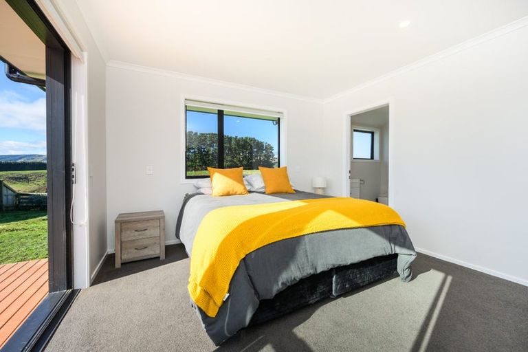 Photo of property in 50 Atlantic Drive, Fitzherbert, Palmerston North, 4410