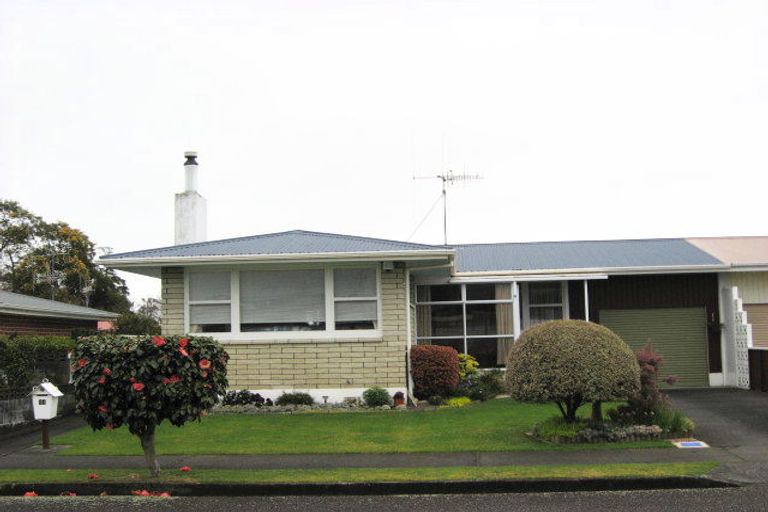 Photo of property in 54 Karaka Crescent, Levin, 5510