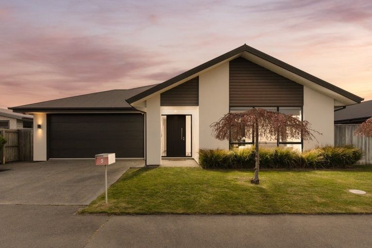 Photo of property in 5 Urihia Street, Marshland, Christchurch, 8083
