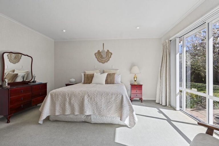 Photo of property in 4 Wardour Mews, Avonhead, Christchurch, 8042