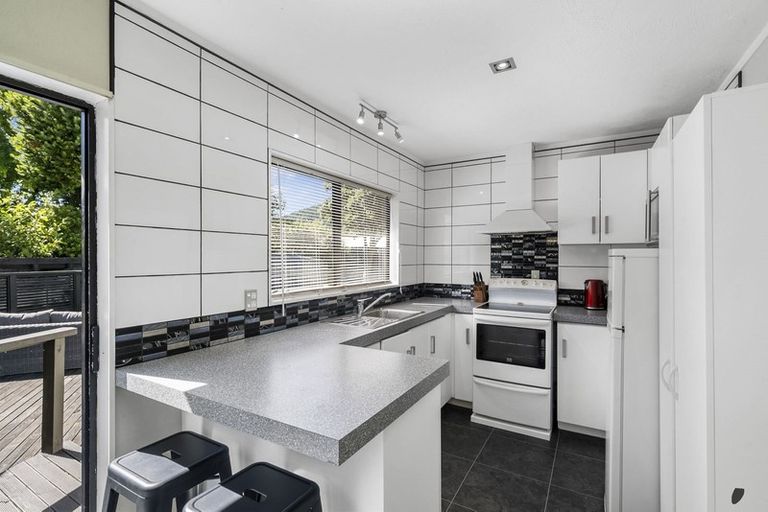 Photo of property in 17a Wairere Grove, Paraparaumu, 5032