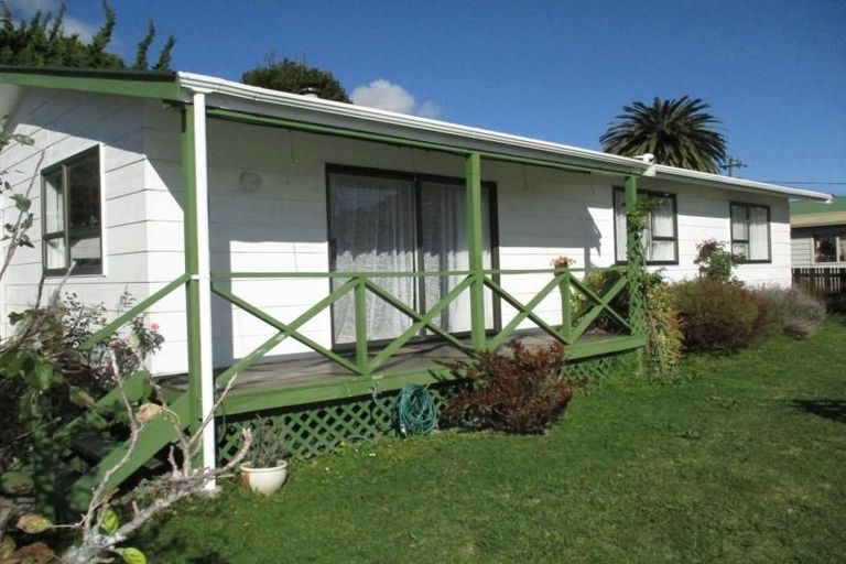 Photo of property in 4 Buckley Grove, Paraparaumu, 5032
