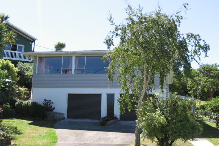 Photo of property in 30 Teal Crescent, Beach Haven, Auckland, 0626