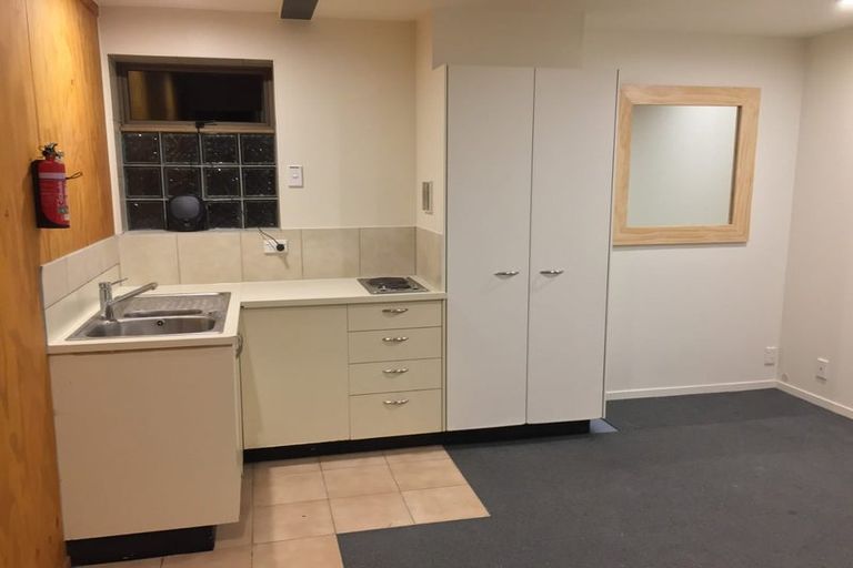 Photo of property in 17a Barker Rise, Northcross, Auckland, 0632