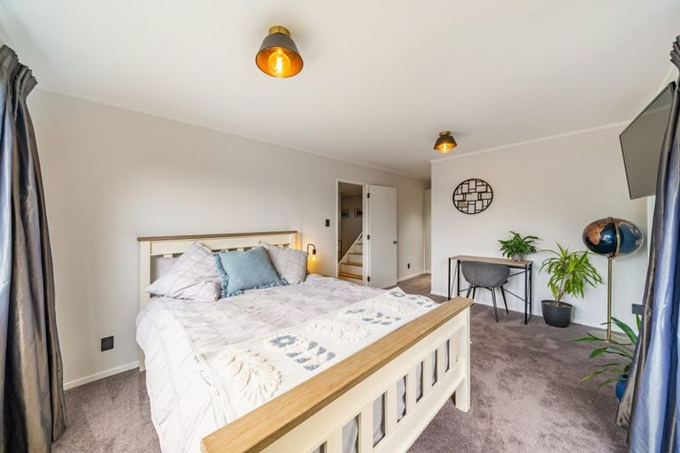 Photo of property in 33 Oak Avenue, Paremata, Porirua, 5024