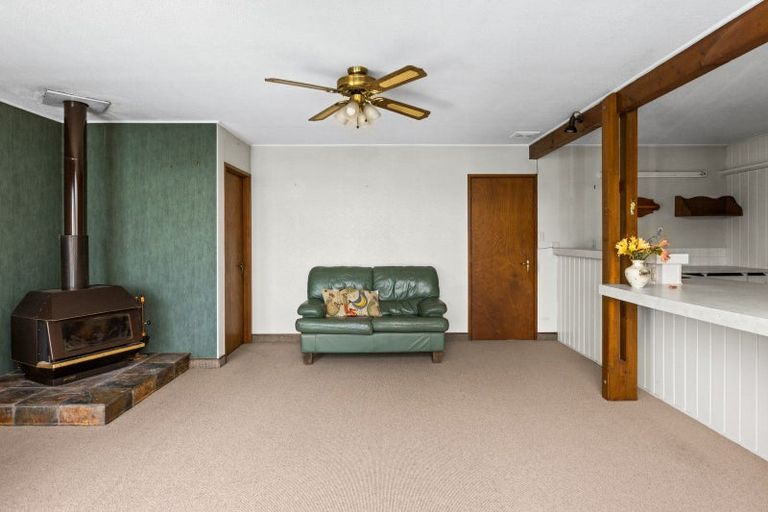 Photo of property in 11 Deakin Place, Clive, 4102