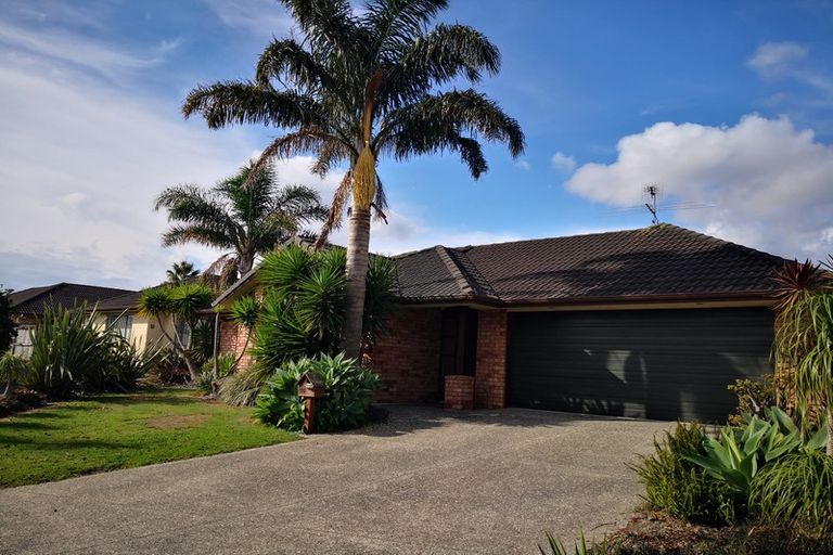 Photo of property in 20 Erne Crescent, East Tamaki, Auckland, 2016