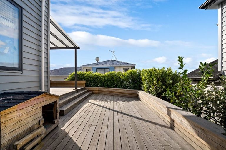 Photo of property in 11 Matisse Drive, West Harbour, Auckland, 0618