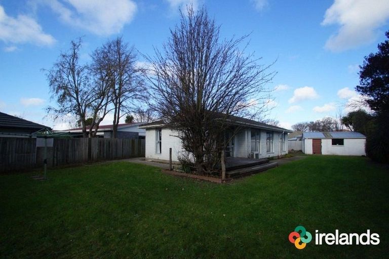 Photo of property in 6a Auburn Avenue, Upper Riccarton, Christchurch, 8041