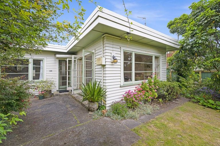 Photo of property in 28 Weka Road, Raumati Beach, Paraparaumu, 5032