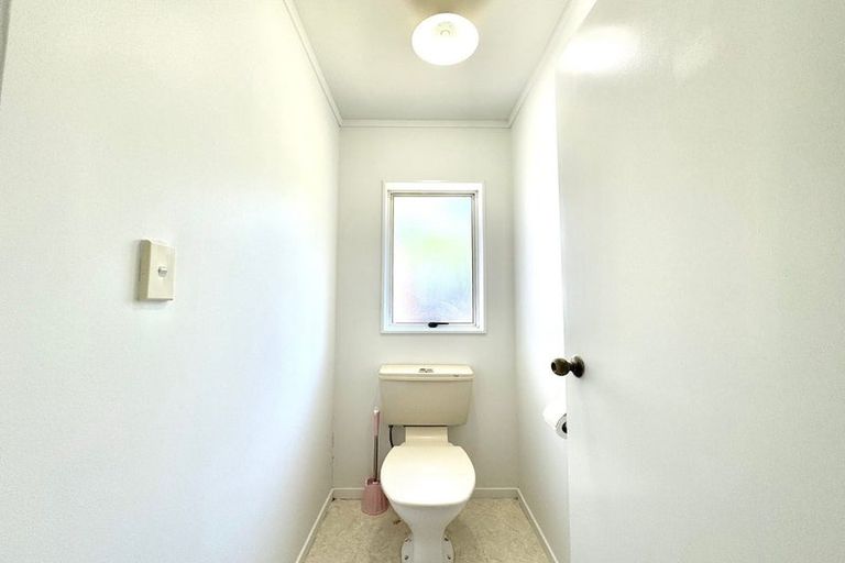 Photo of property in 17 Horlicks Place, Randwick Park, Auckland, 2105