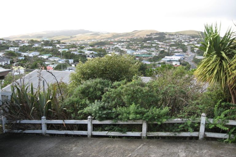 Photo of property in 91 Ruskin Road, Newlands, Wellington, 6037