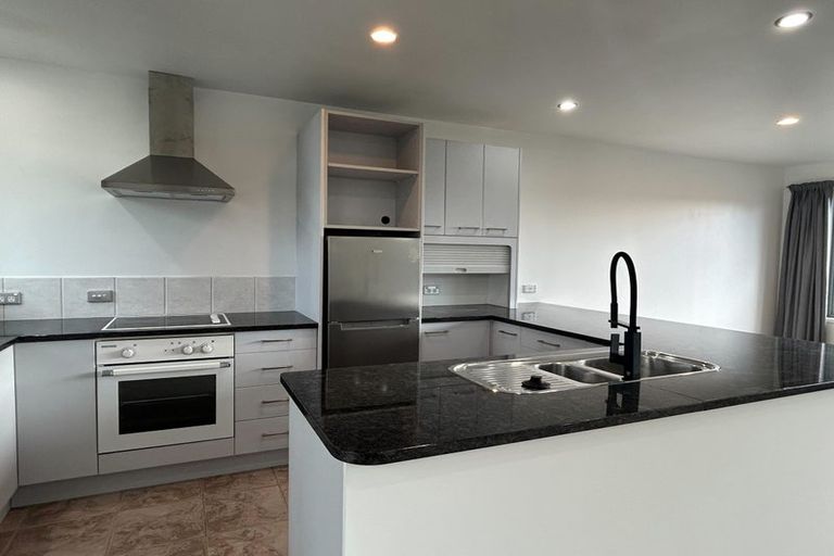 Photo of property in 3/233 Hurstmere Road, Takapuna, Auckland, 0622