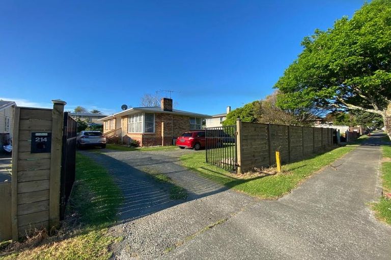 Photo of property in 214 East Tamaki Road, Otara, Auckland, 2023