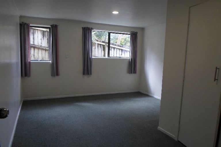 Photo of property in 1/7 Deverell Place, Northcross, Auckland, 0632