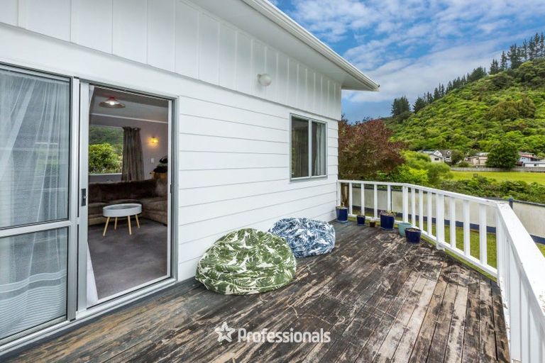 Photo of property in 2/71 Gemstone Drive, Birchville, Upper Hutt, 5018