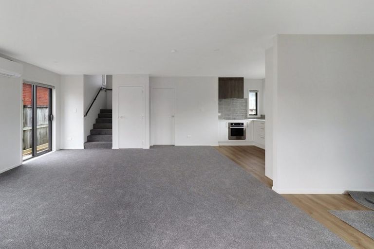 Photo of property in 137 Whites Line East, Waiwhetu, Lower Hutt, 5010