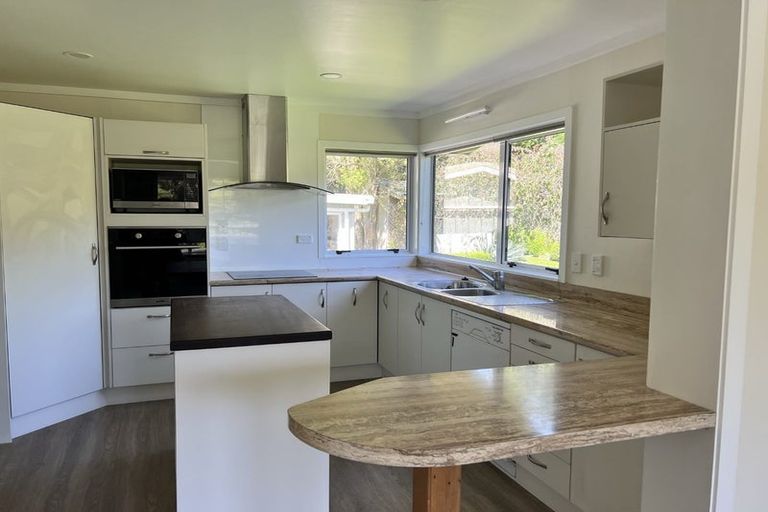 Photo of property in 111 Ngatiawa Road, Reikorangi, Waikanae, 5391