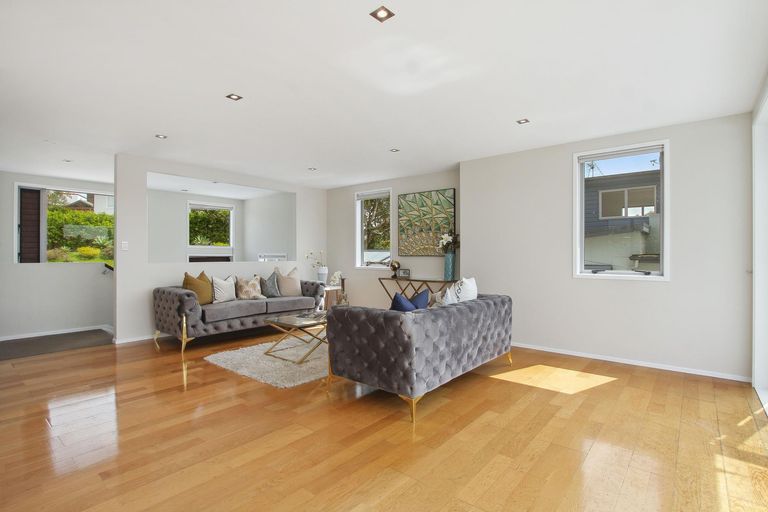 Photo of property in 4a Korotaha Terrace, Rothesay Bay, Auckland, 0630