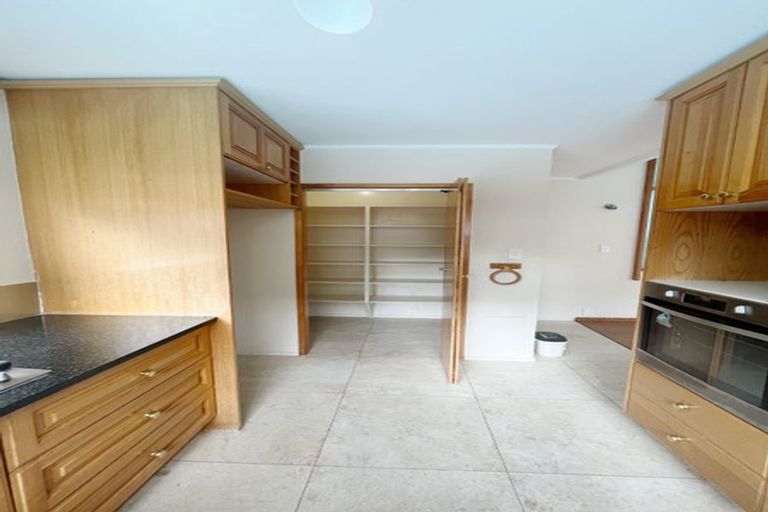 Photo of property in 12 Holdaway Avenue, Northcote, Auckland, 0627