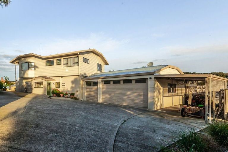Photo of property in 16 Pohutukawa Drive, Athenree, Katikati, 3177