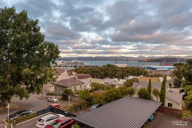 Photo of property in Grosvenor Flats, 19 Cottleville Terrace, Thorndon, Wellington, 6011