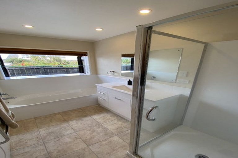 Photo of property in 7 Kadina Place, Botany Downs, Auckland, 2010