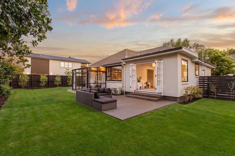 Photo of property in 92a Memorial Avenue, Ilam, Christchurch, 8053