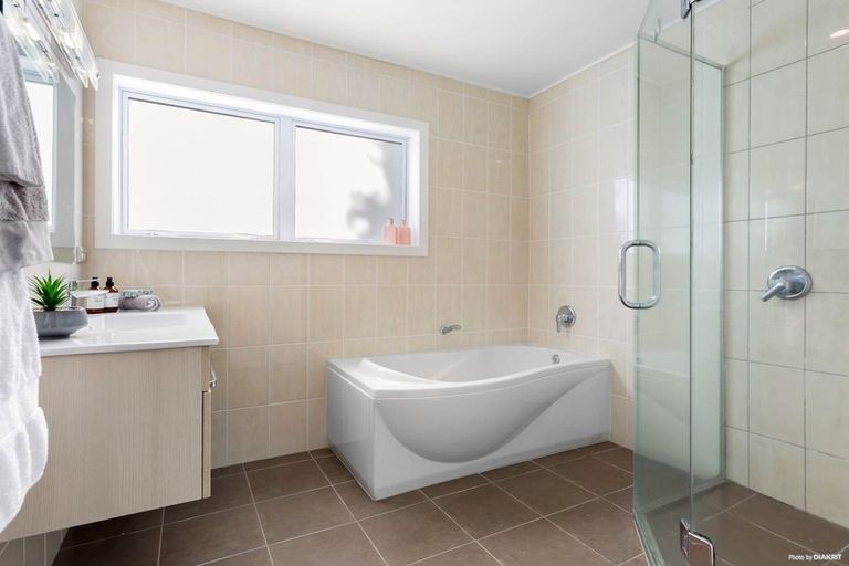 Photo of property in 63 Cliff Road, Torbay, Auckland, 0630