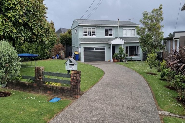 Photo of property in 7 Drome View Place, Beach Haven, Auckland, 0626