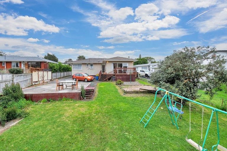 Photo of property in 24 Finlow Drive, Te Atatu South, Auckland, 0610