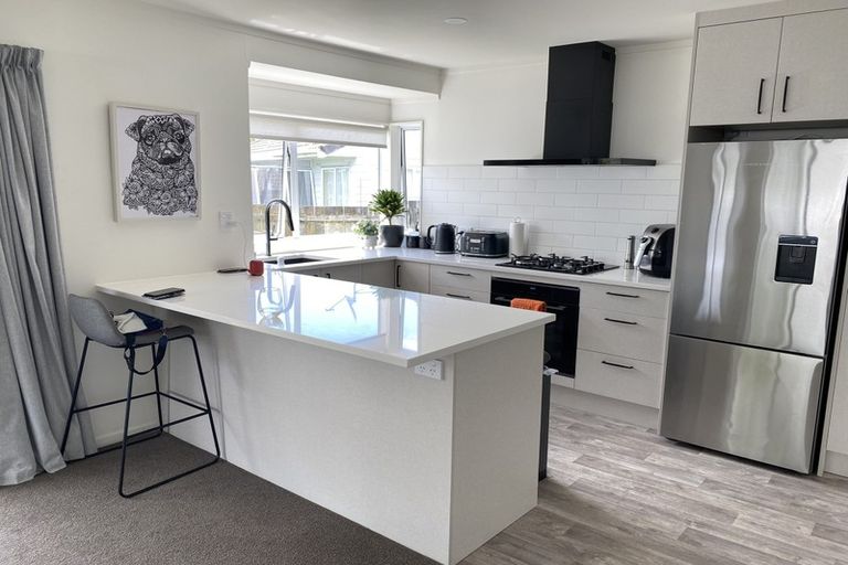 Photo of property in 2/12 Duncan Avenue, Te Atatu South, Auckland, 0610