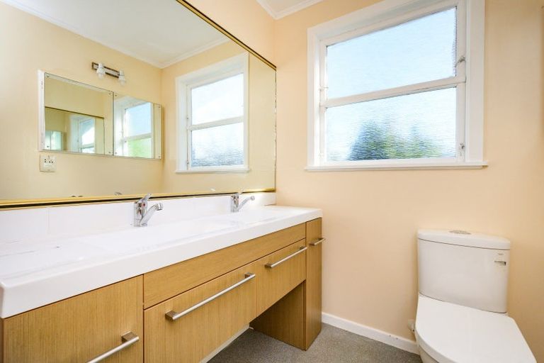 Photo of property in 28 Buick Crescent, Awapuni, Palmerston North, 4412