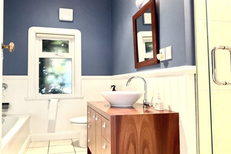 Photo of property in 1b Wadestown Road, Wadestown, Wellington, 6012