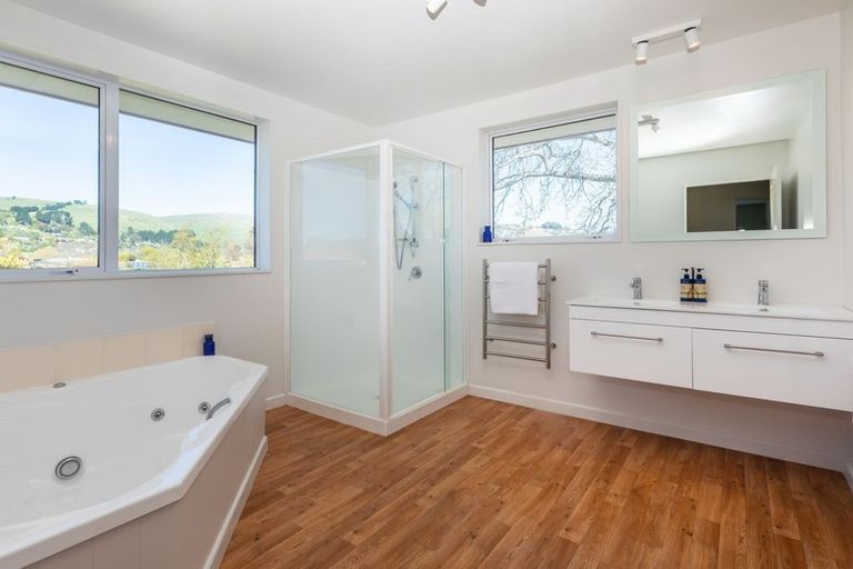 Photo of property in 249 Fifield Terrace, Opawa, Christchurch, 8023