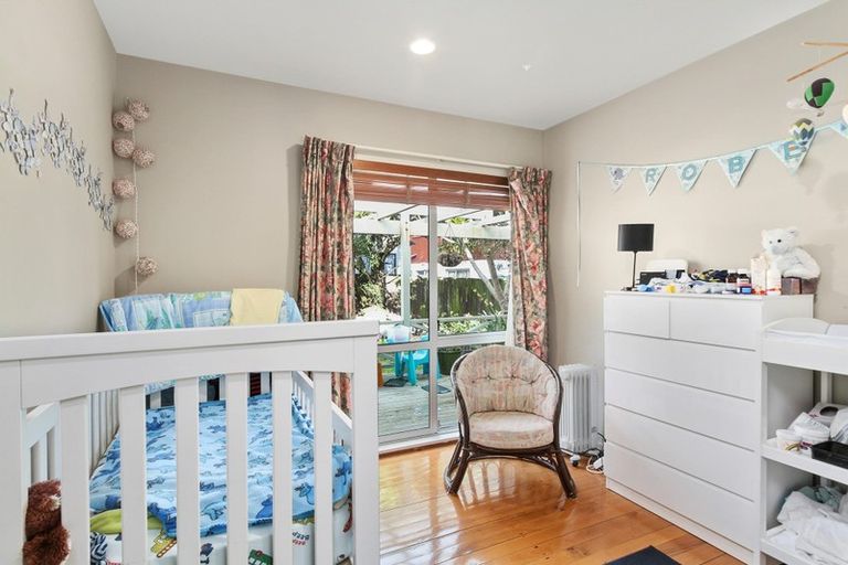 Photo of property in 7 Essex Street, Te Atatu South, Auckland, 0610