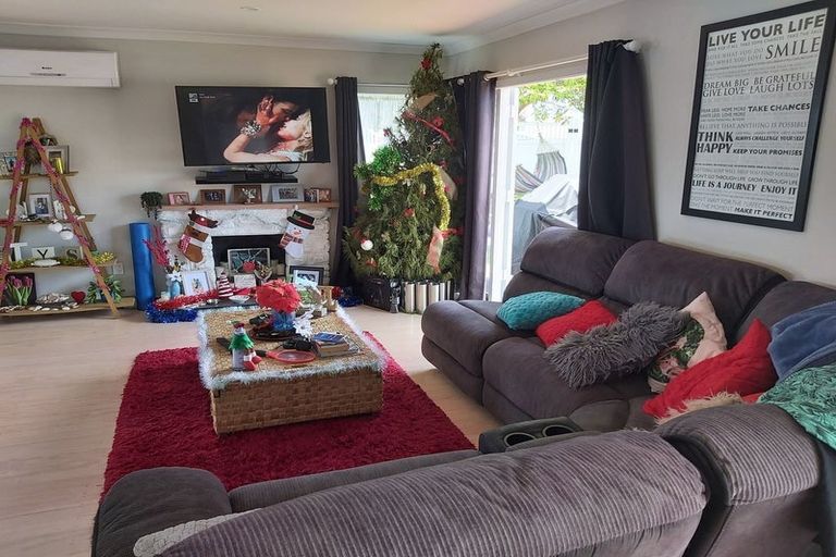 Photo of property in 4 Gregg Place, Sunnyvale, Auckland, 0612