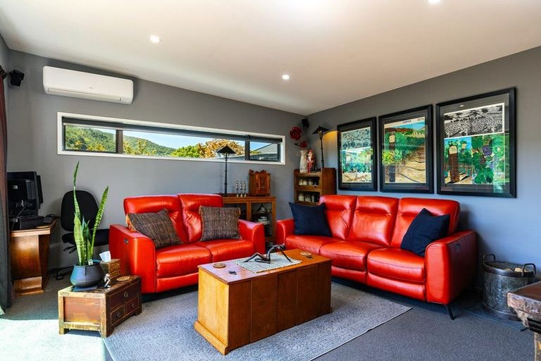 Photo of property in 11 Glentui Place, Waikawa, Picton, 7220
