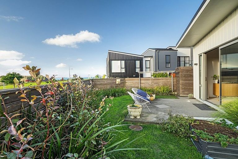 Photo of property in 79 Te Oneroa Way, Long Bay, Auckland, 0630